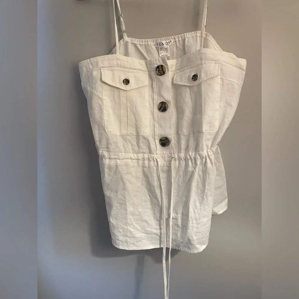 White sleeveless top with adjustable waist and button detailing from Venus - Picture 2 of 7